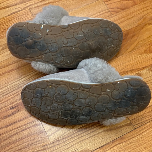 UGG Women's Cozy Gray Slippers - Picture 4 of 4